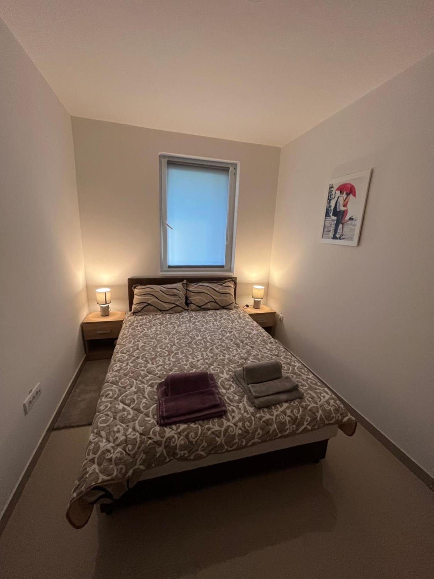 Apartman Miletic Ostrovo Buitenkant foto