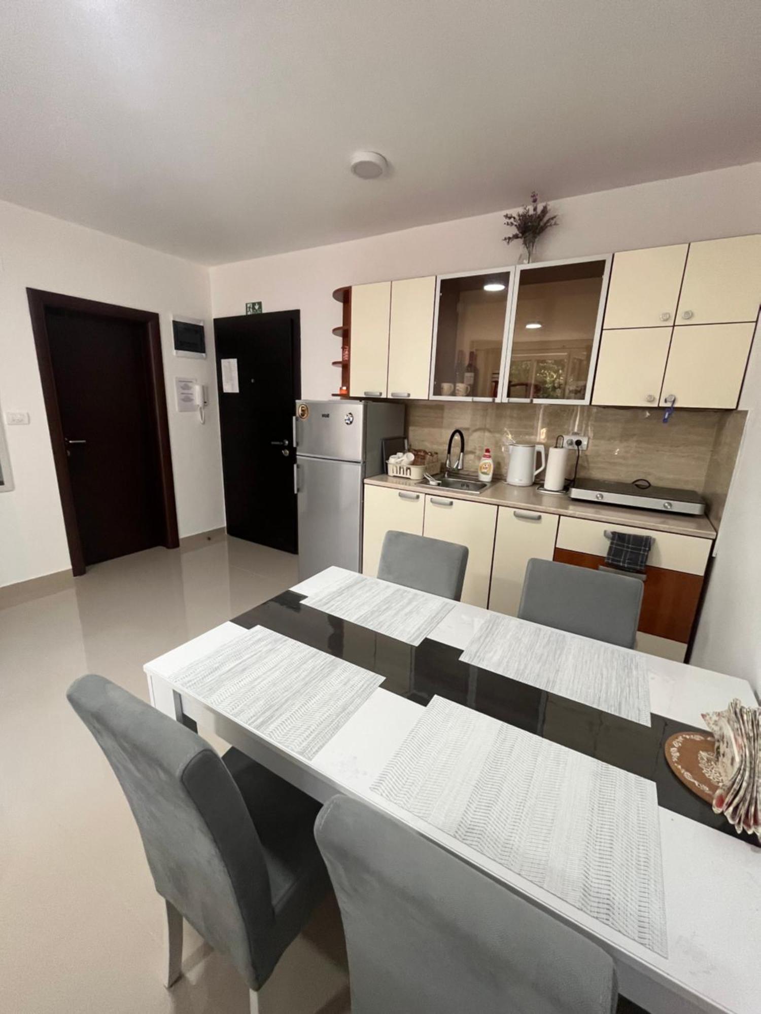 Apartman Miletic Ostrovo Buitenkant foto