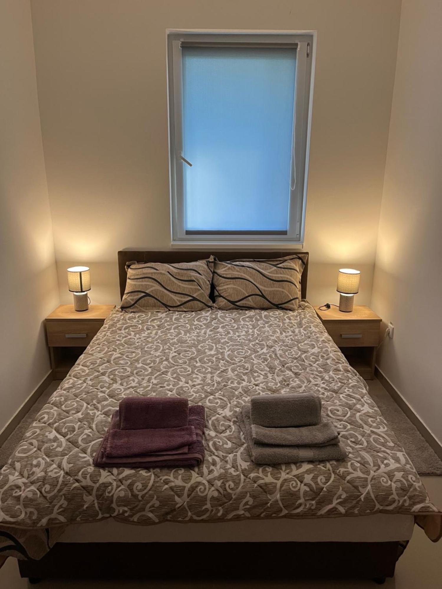 Apartman Miletic Ostrovo Buitenkant foto