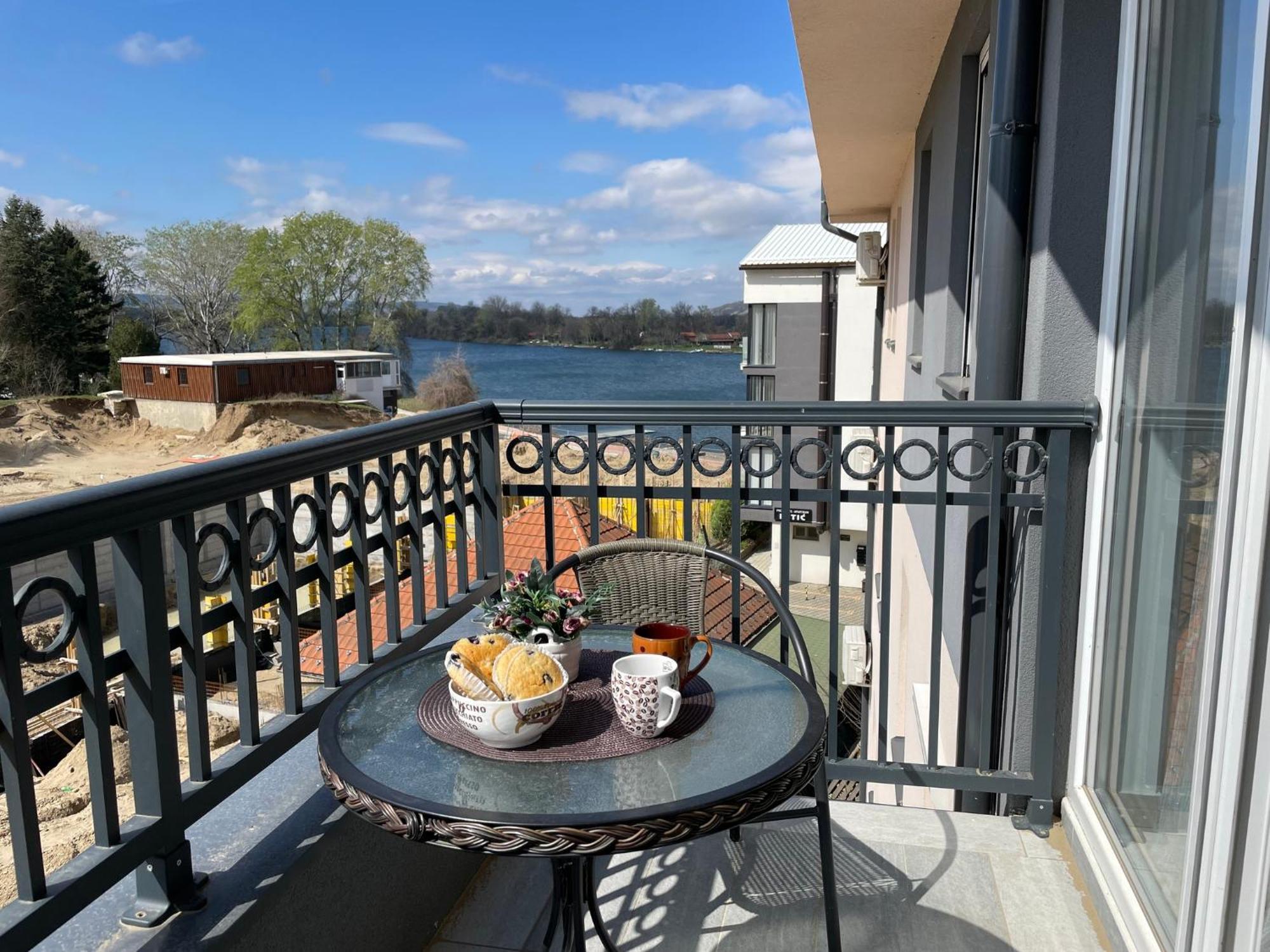 Apartman Miletic Ostrovo Buitenkant foto